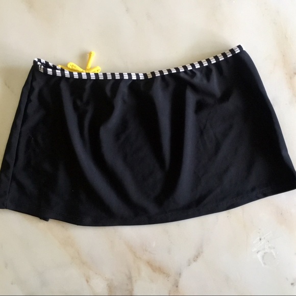 Malibu Design group black Swim mini skirt cover up - Picture 2 of 7